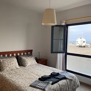 https://famara-coast.in-canary-islands.com